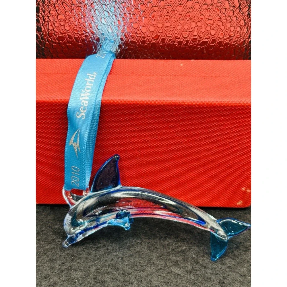SeaWorld 2010  Blown Blue Swirl Glass Orca  Dolphin Ornament in box New